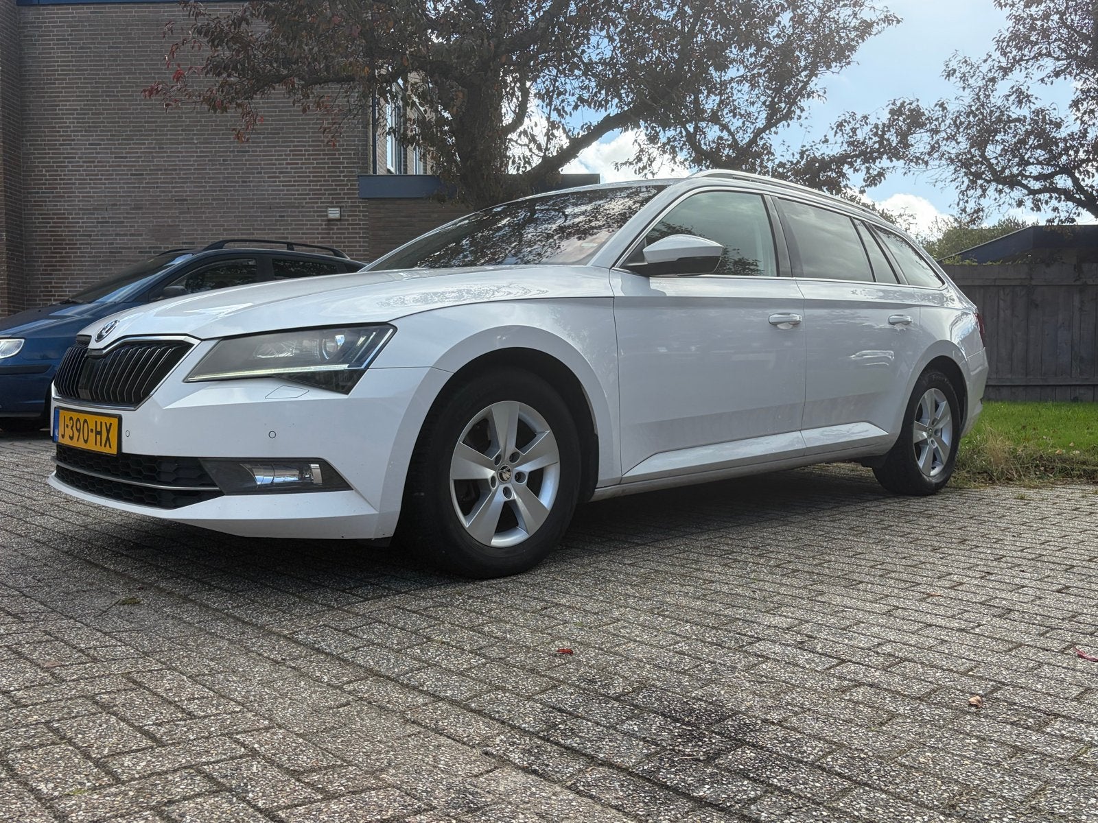 Nette en goed onderhouden Skoda Superb 1.8 TSI 180pk Wit, 1800 kg, 4 cilinders, 179 pk, Wit