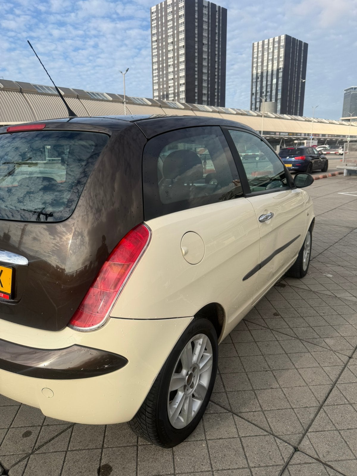 Lancia Ypsilon 1.4 16V AUT 2006 Wit, Auto's, 970 kg, 40 €/maand, 400 kg, Wit