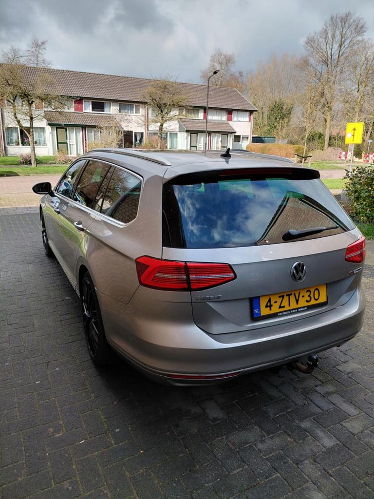 Volkswagen Passat 1.6 TDI BMT Variant 2015 VIRTUAL COCKPIT, 4 cilinders, Adaptive Cruise Control, 1600 cc, Leder en Stof