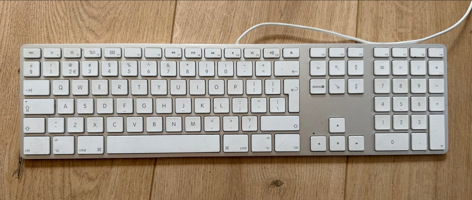 Apple Toetsenbord - Bedraad Qwerty met numeriek deel, Computers en Software, Toetsenborden, Ophalen of Verzenden, Qwerty, Gebruikt