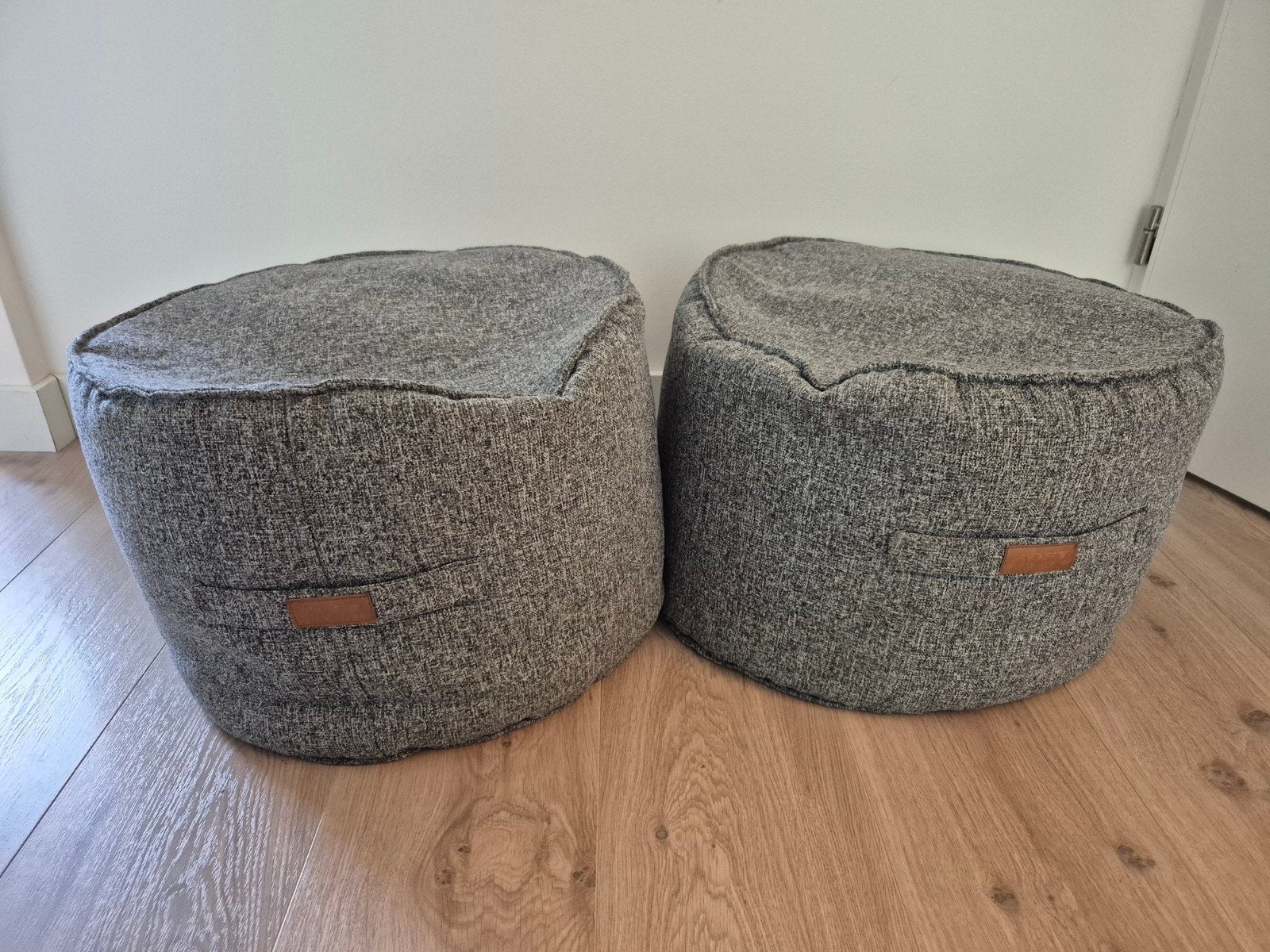 2 grijze poefjes, Ophalen, Minder dan 50 cm, Gebruikt, Rond