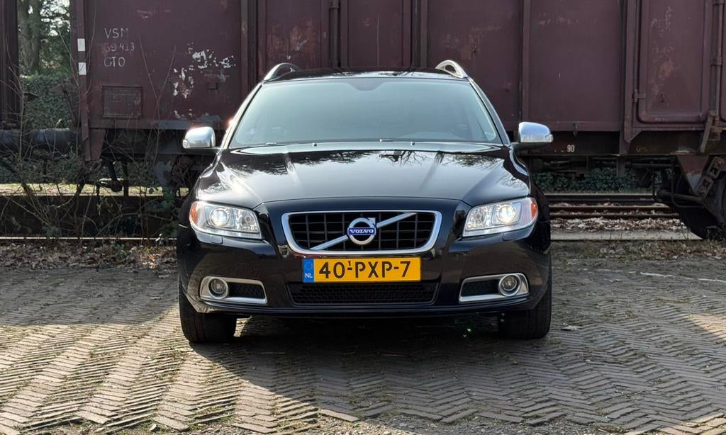 Volvo V70 2.0T R-Design | Aut. | Coating | Trekhaak | Audio, Euro 5, 1800 kg, Zwart, 4 cilinders