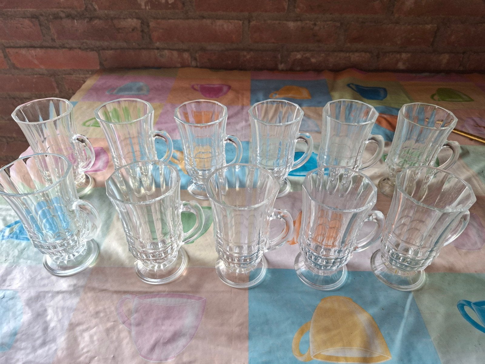 11 theekopjes / koffiekopjes van glas, Ophalen, Gebruikt, Glas, Kop(pen) en/of Schotel(s)