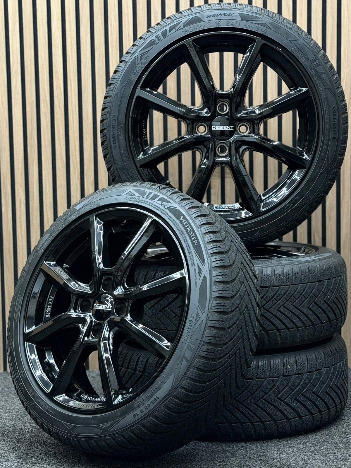 16 inch Dezent TN - Fiat 500 4x98 ET35 Vredestein 195/45/16, Ophalen, 16 inch, ., Banden en Velgen