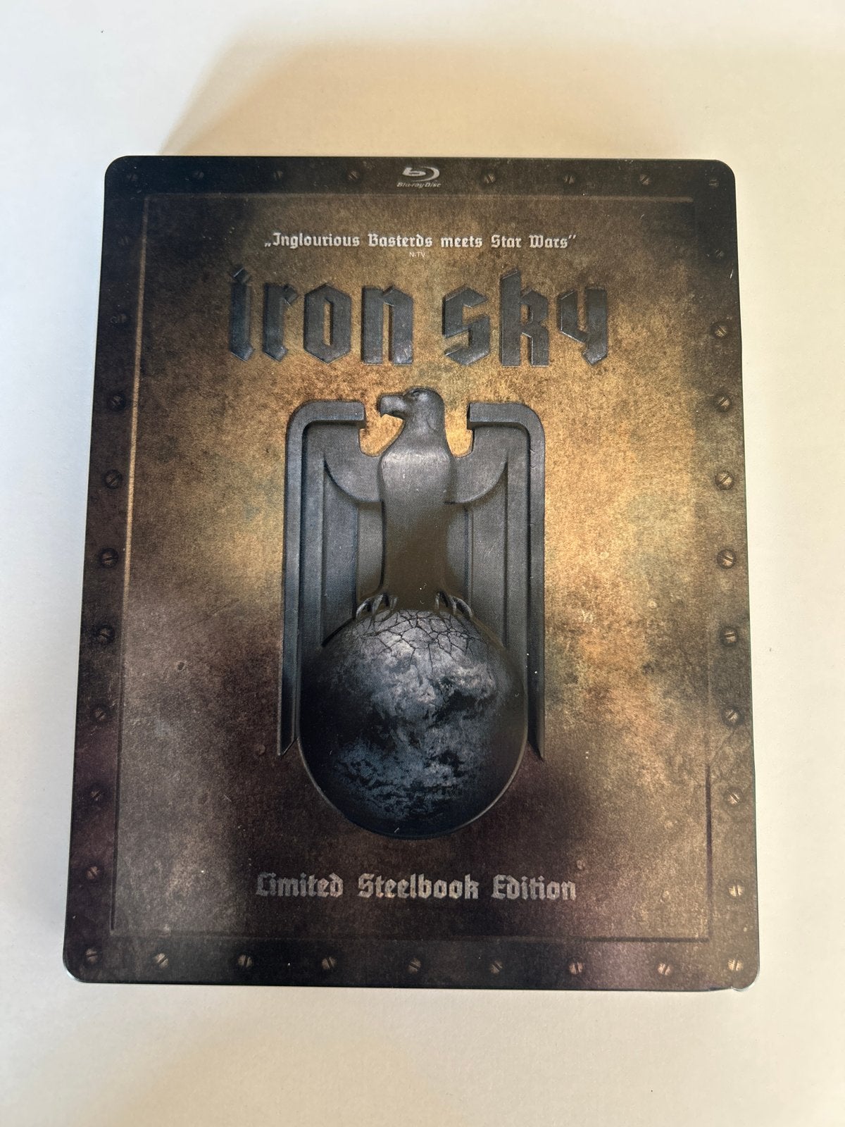 Iron Sky Limited Steelbook Edition Blu-ray + DVD, Nederlands, Film, Science Fiction en Fantasy, Ophalen of Verzenden