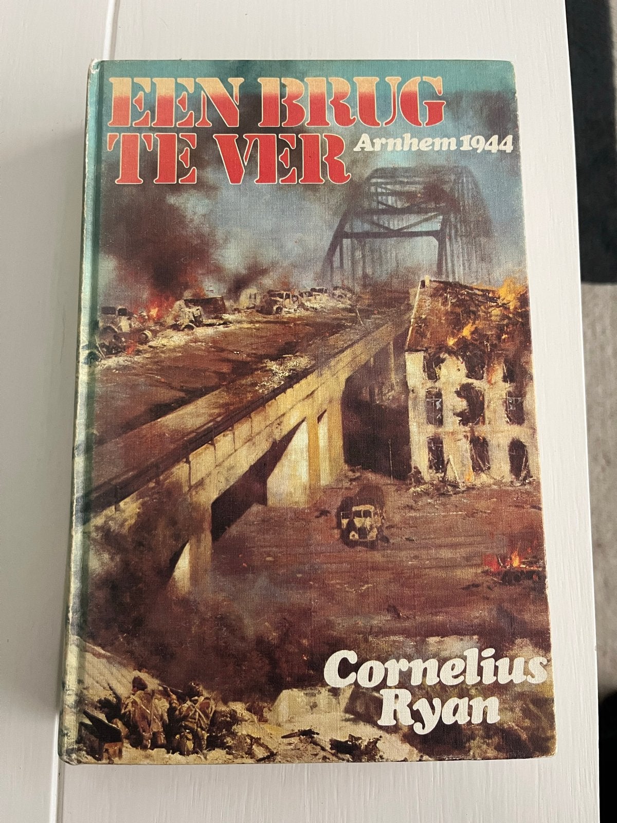 Een Brug Te Ver - Arnhem 1944 door Cornelius Ryan, Boeken, Ophalen of Verzenden, Tweede Wereldoorlog, Gelezen, Landmacht