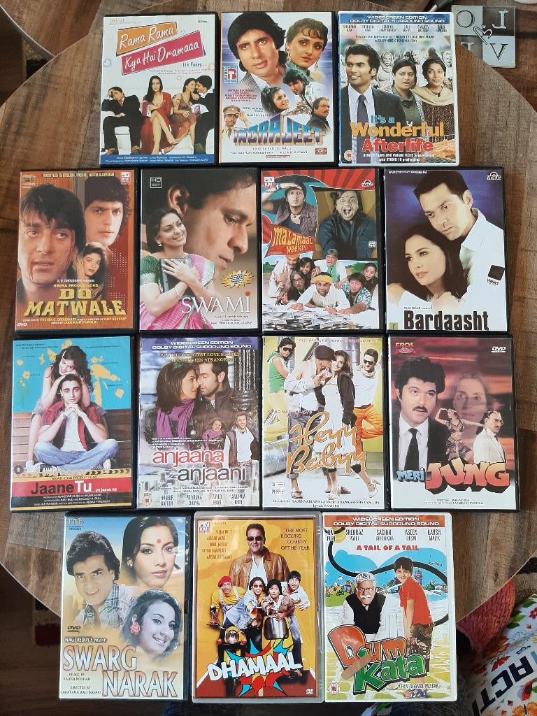 Een stapel kleurrijke Bollywood DvD's Indiaase Film's, Alle leeftijden, Ophalen of Verzenden, Zo goed als nieuw, Romantische komedie