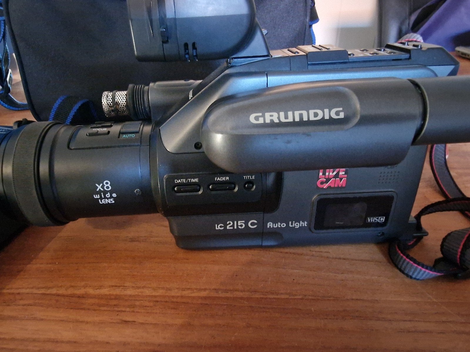 Grundig LC 215 C VHS-C Camcorder met accessoires, Audio, Tv en Foto, Videocamera's Analoog, Ophalen of Verzenden, VHS-C of SVHS-C