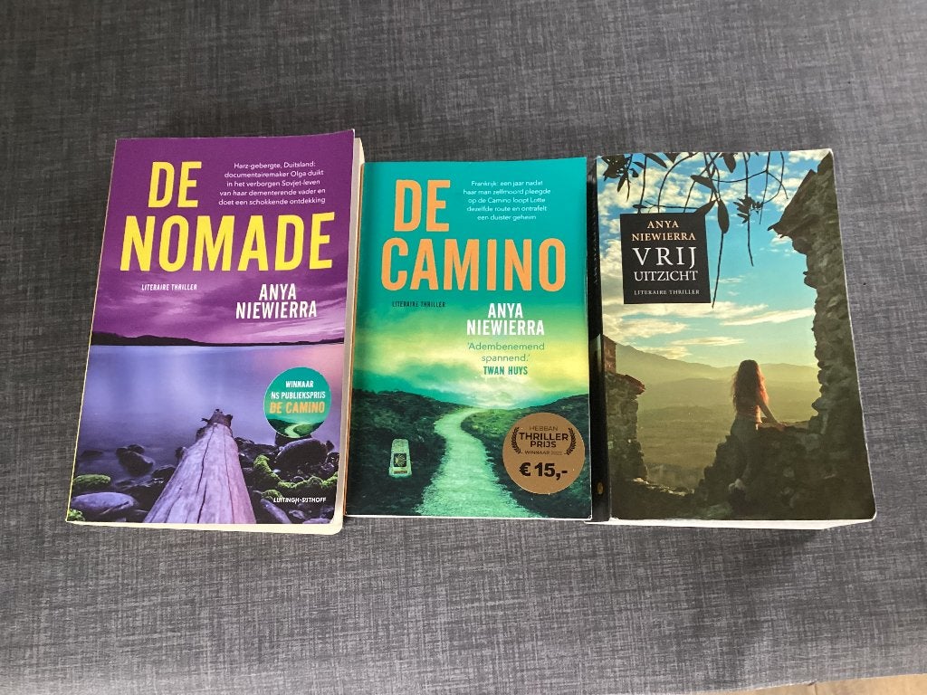 3 boeken Anya Niewierra €5 per boek, Ophalen, Gelezen, Anya Niewierra