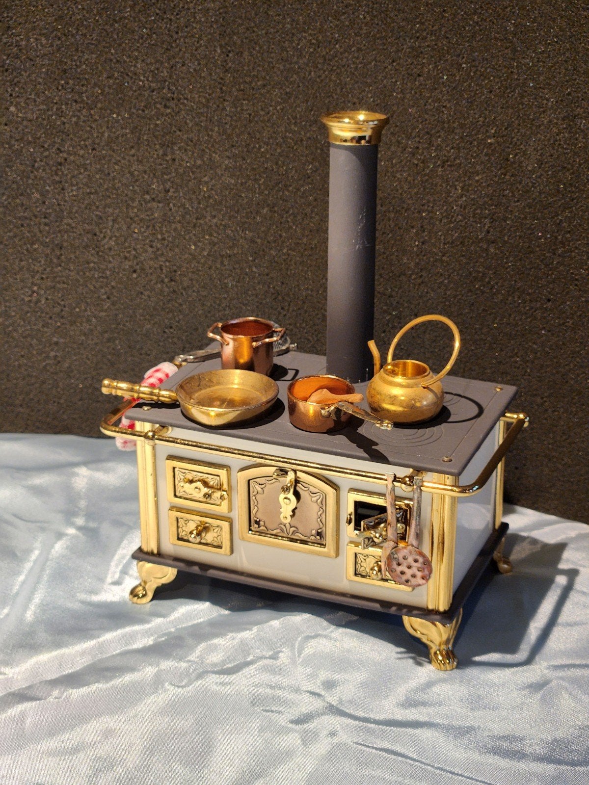 Miniatuur fornuis met kookgerei - Decoratief item, Antiek en Kunst, Ophalen of Verzenden