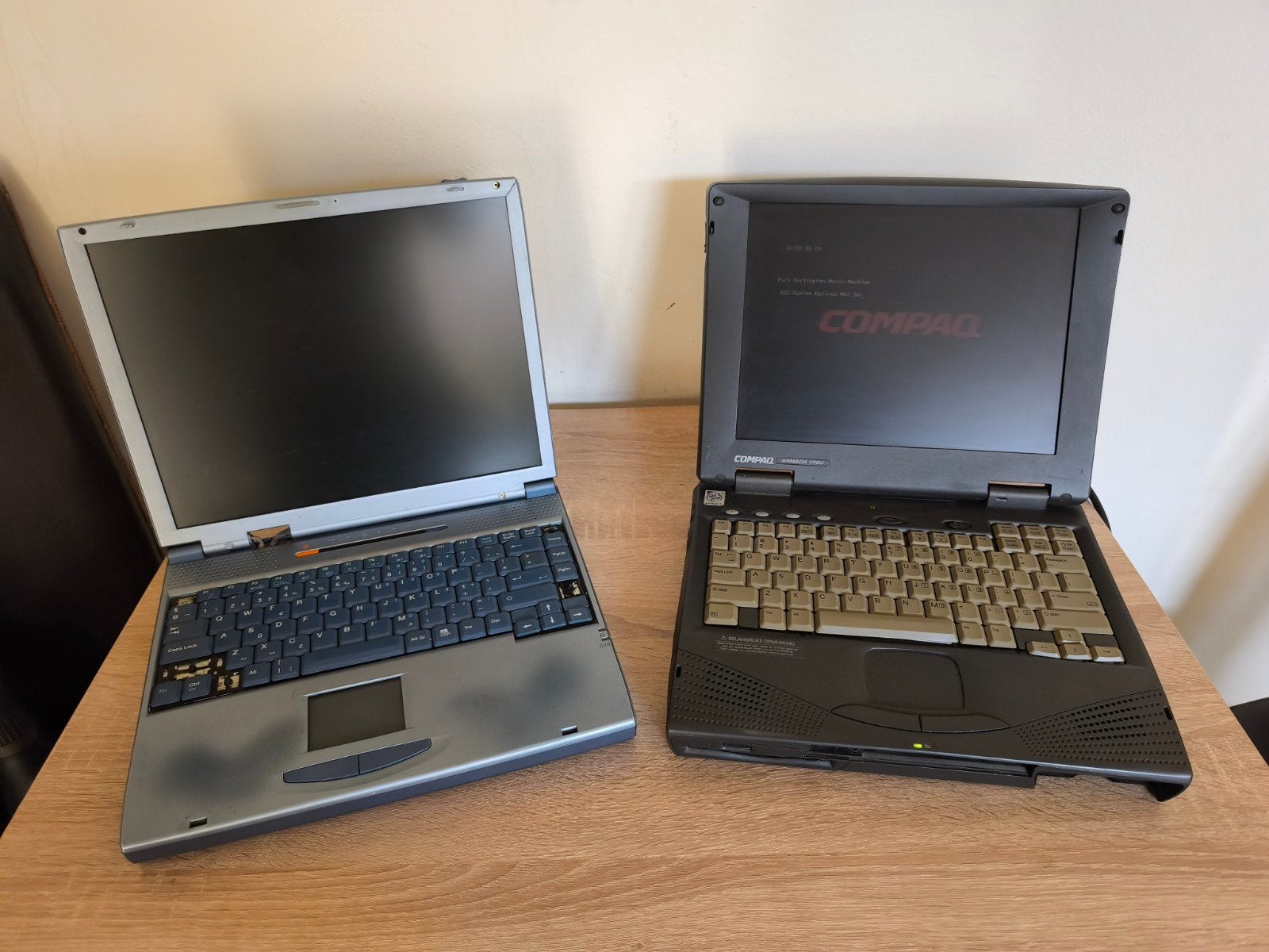 Partij van drie retro laptops: Compaq, Gericom, Webgem, Ophalen of Verzenden, Compaq, Gericom, Webgem