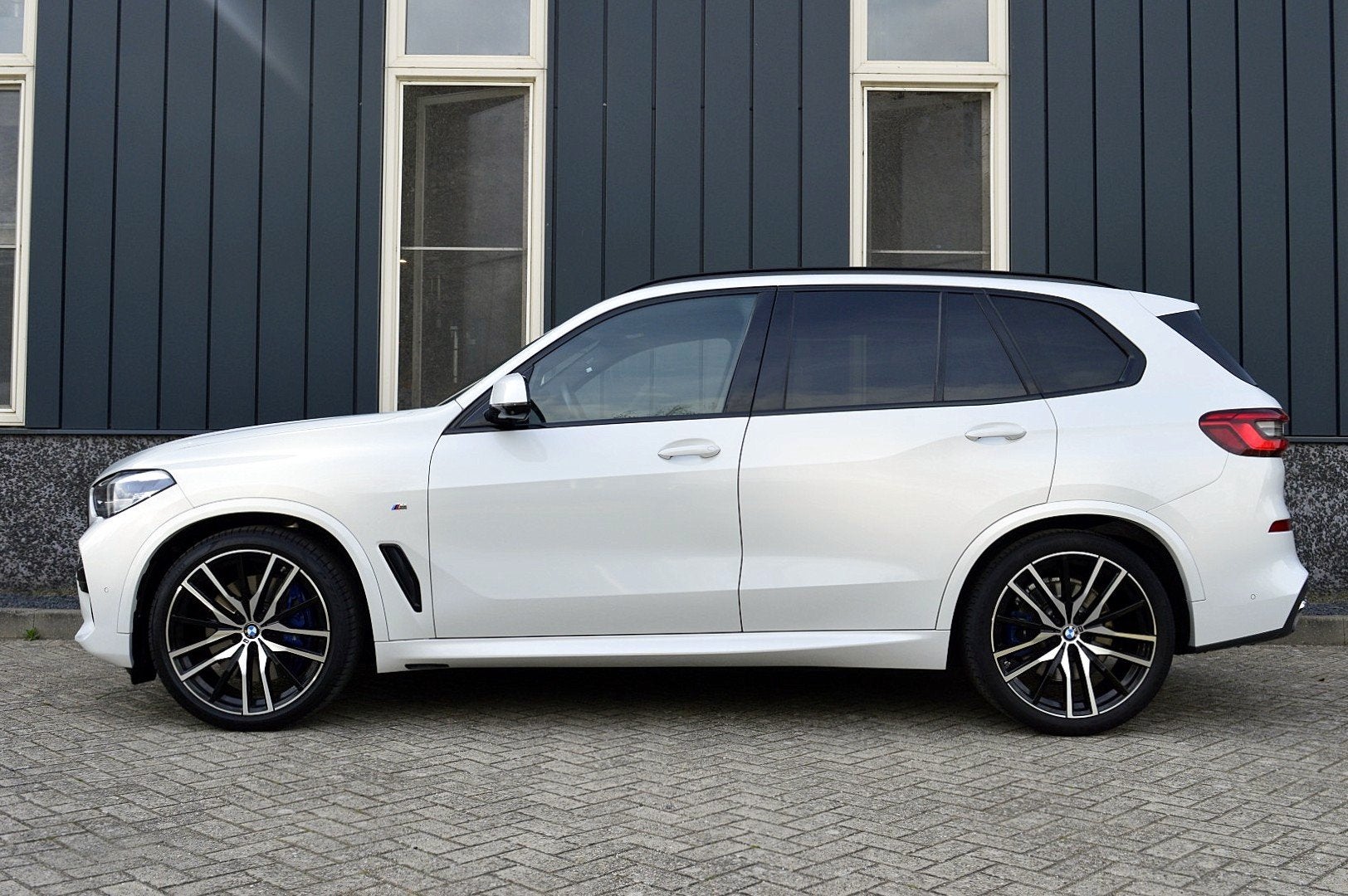 BMW X5 xDrive40i M-Sport Rijklaarprijs-Garantie Panoramadak, Auto's, 12 maanden, Gebruikt, Vierwielaandrijving, 129 €/maand