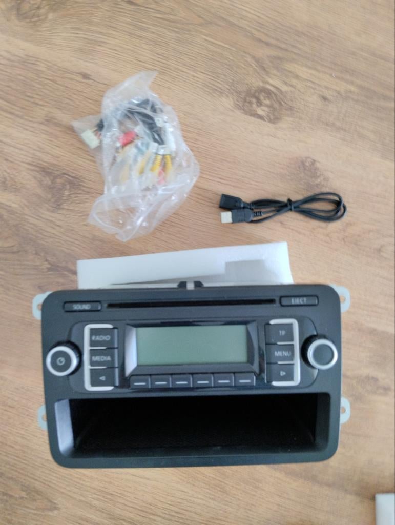 Volkswagen RCD 310 Autoradio met USB en AUX, Ophalen of Verzenden, Zo goed als nieuw