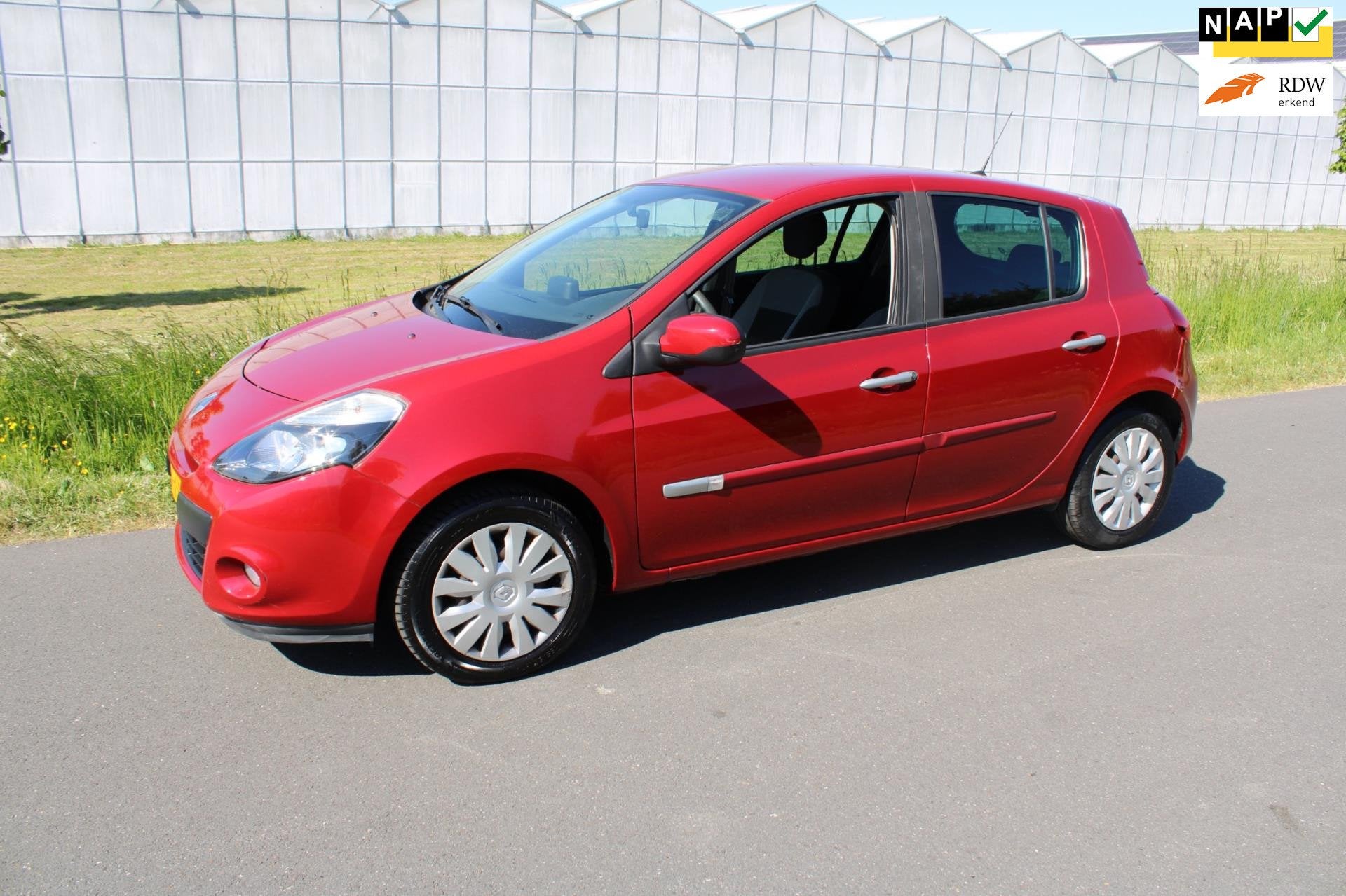Renault Clio 1.5 dCi Authentique 5 Drs met navigatie en Airc, Voorwielaandrijving, Euro 5, 4 cilinders, Origineel Nederlands
