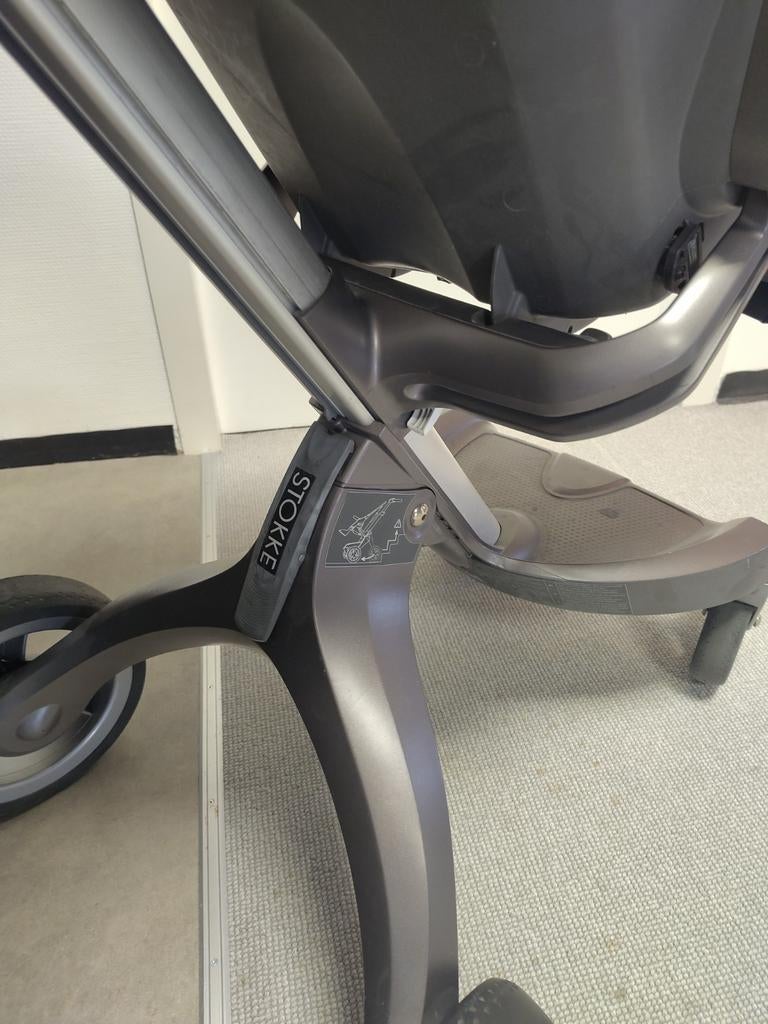 Stokke kinderwagen met rood zitje, Kinderen en Baby's, Kinderwagens en Combinaties, Ophalen of Verzenden