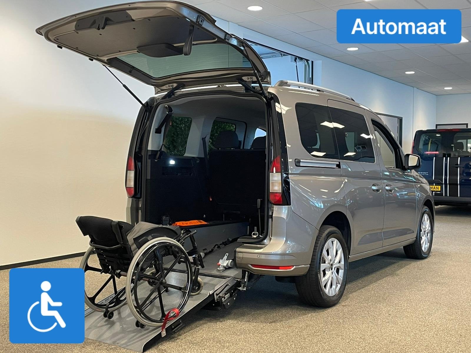 Ford Tourneo Connect L1 Rolstoelauto Automaat 3+1 of 5+0, Auto's, Ford, Automaat, 12 maanden, Gebruikt, Zwart