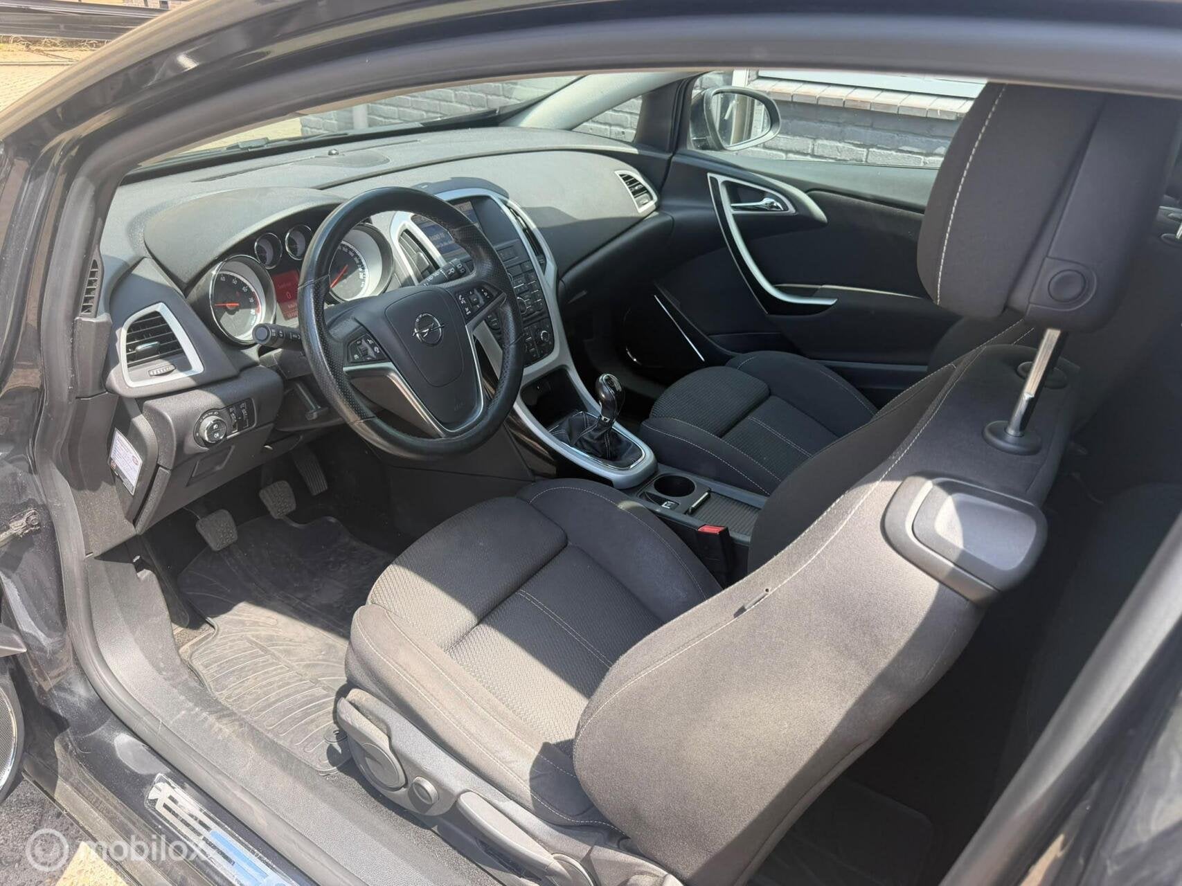 Foto 11 van Opel Astra GTC 1.4 Turbo Sport