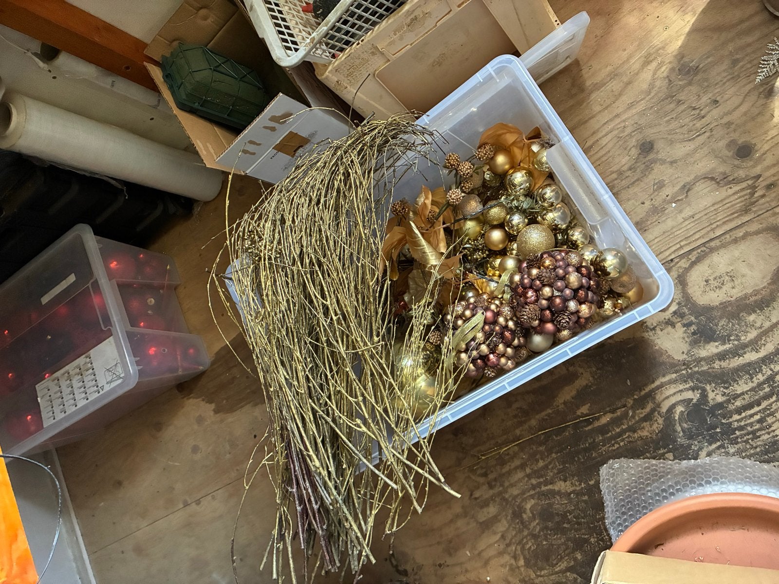 Gouden kerst spullen, Ophalen
