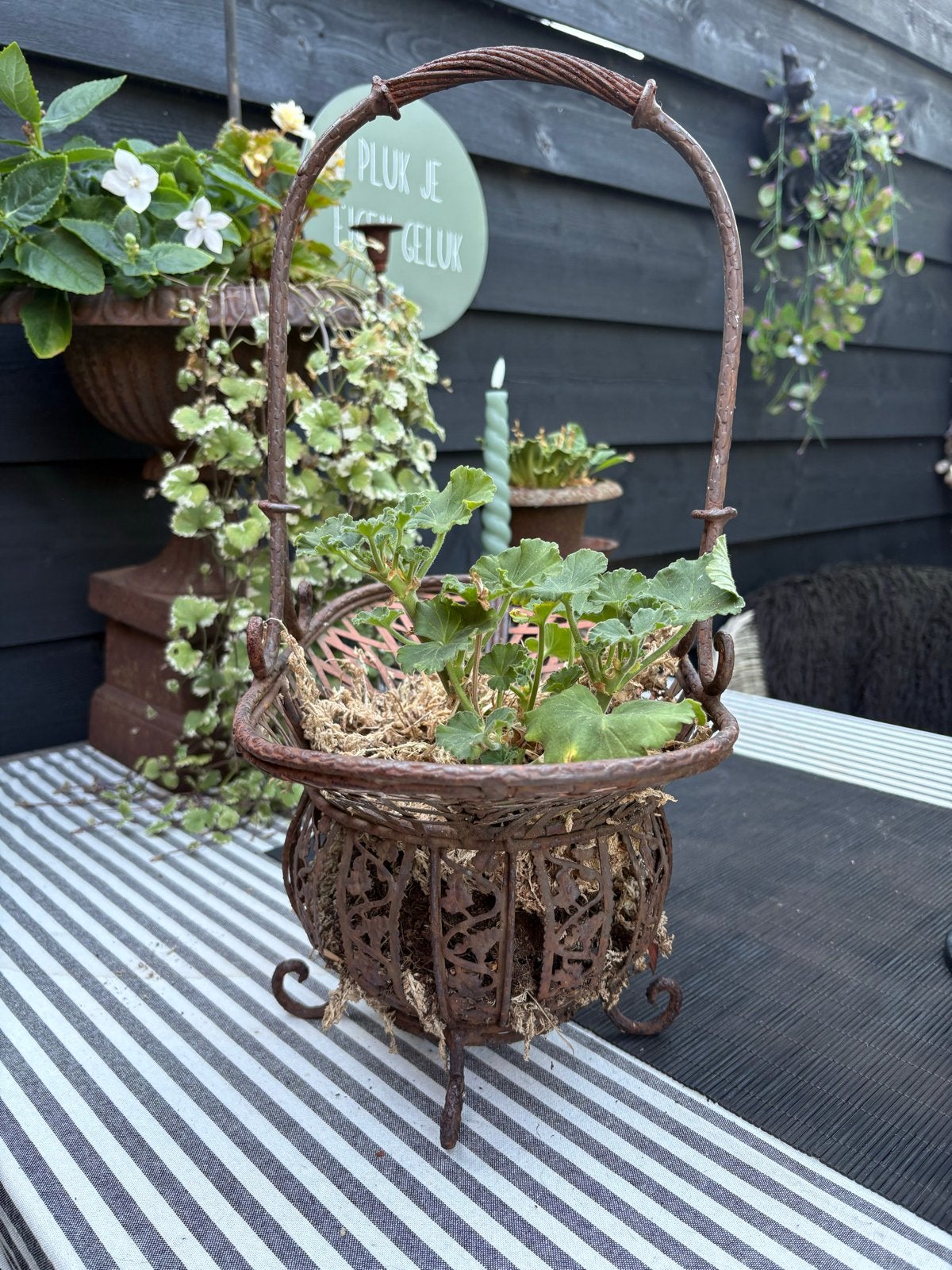Mooie gietijzeren decoratieve bloempot 45x35cm, Gebruikt, Minder dan 60 cm, Ophalen of Verzenden, Binnen