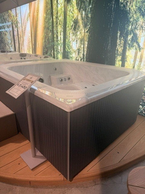 Jacuzzi | Virtus, Ophalen, Zo goed als nieuw, Vast