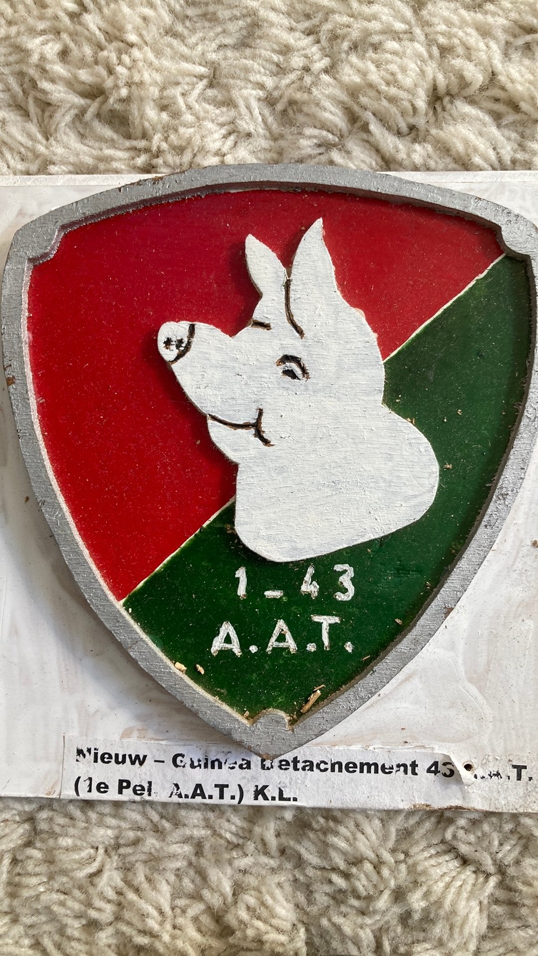 KNIL Nieuw Guinea Detachement 43e AAT, Ophalen of Verzenden, Landmacht, Nederland, Embleem of Badge