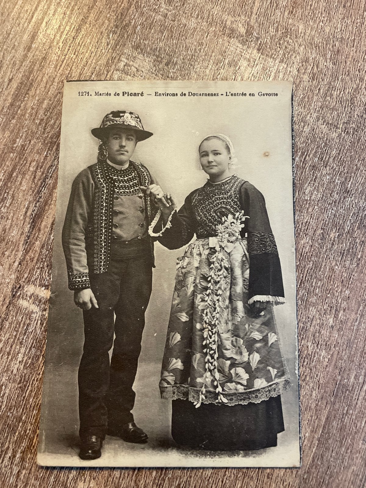 Oude Ansichtkaart: Bretonse Klederdracht - Mariés de Plouaré, Ophalen of Verzenden, Gelopen, Klederdracht