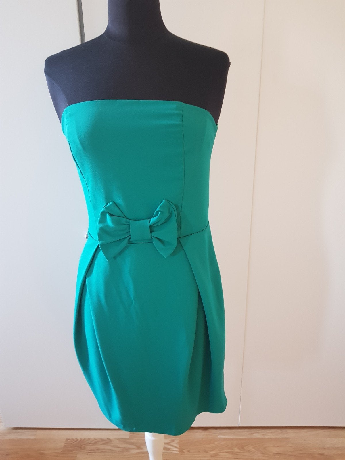 Prachtige strapless jurk smaragdgroen met strik–maat 40, Kleding | Dames, Maat 38/40 (M), Ophalen of Verzenden, Zo goed als nieuw
