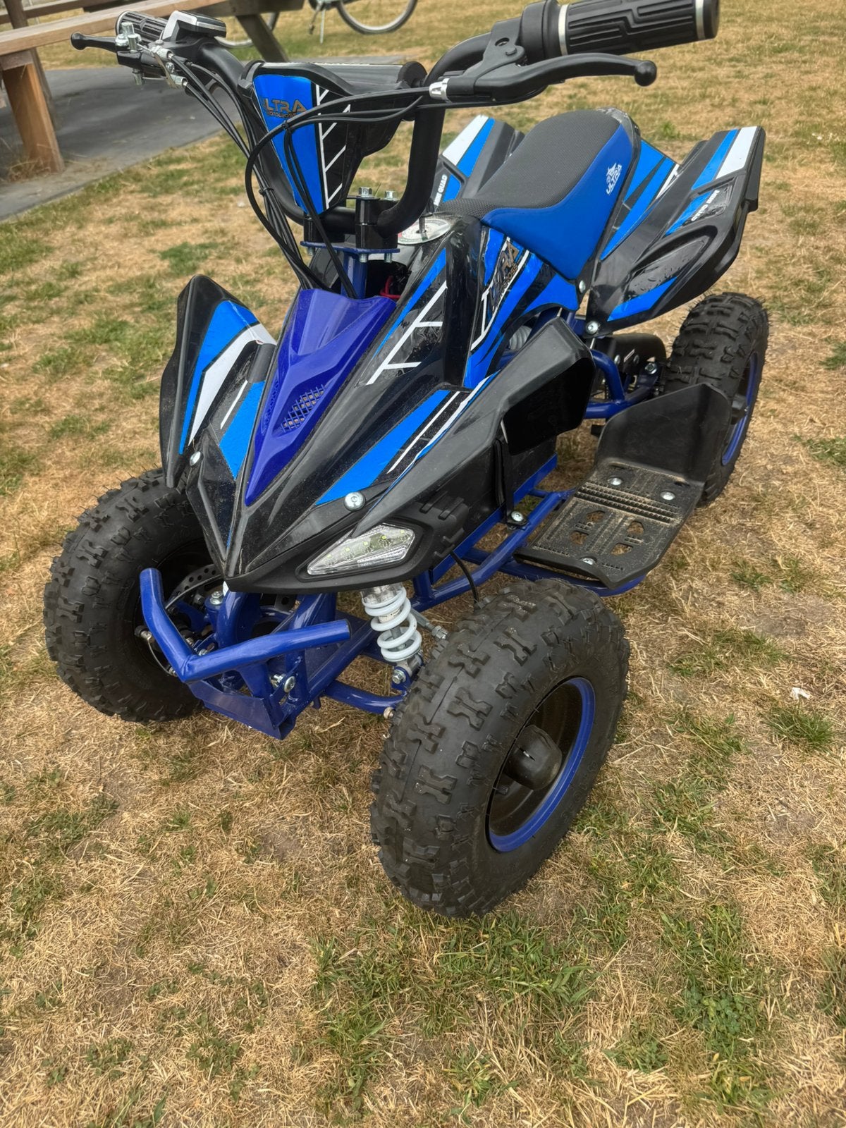Elektrische mini kinder quad, Ophalen, Zo goed als nieuw