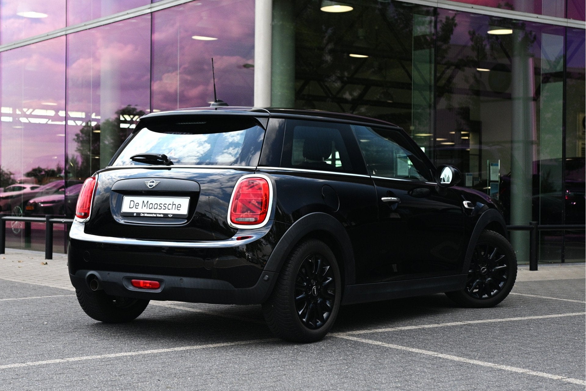 MINI Hatchback One / Comfort Access / LED / Achteruitrijcame, 12 maanden, Stof, Gebruikt, 4 stoelen