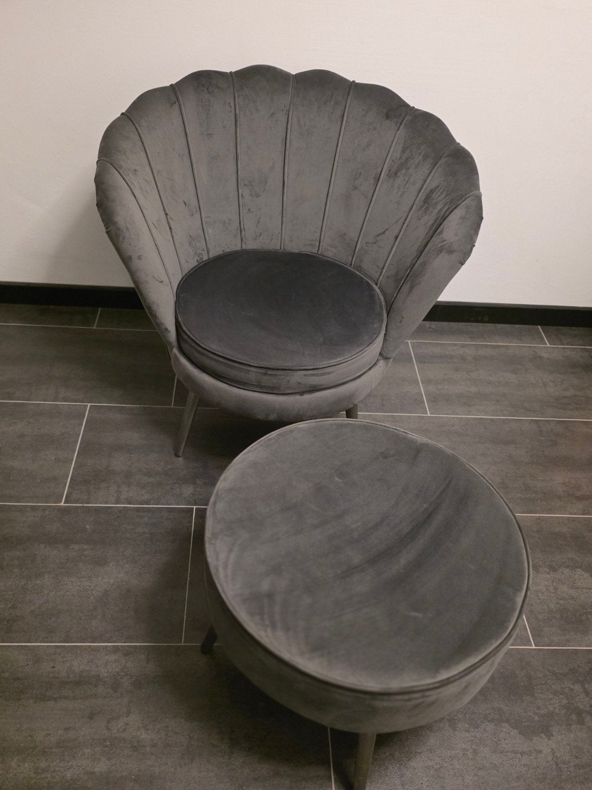 Mooie grijze schelpenstoel met poef - Velvet stof, Ophalen, Gebruikt, Modern, Trendy, Velvet, Metaal