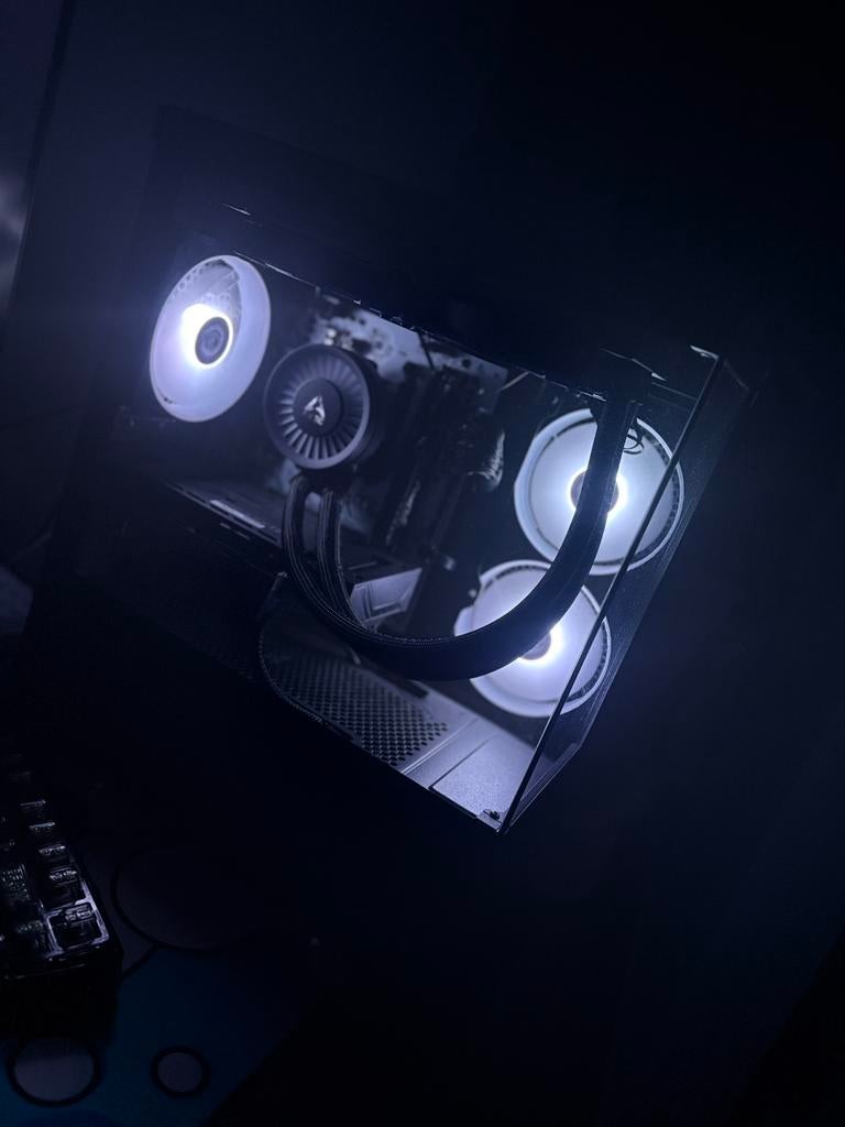 Krachtige pc + gravestar toetsenbord!!, Ophalen, Zo goed als nieuw