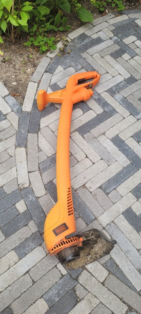 Black en Decker kantmaaier / grastrimmer, Ophalen, Gebruikt, Elektrische grasmaaier, Minder dan 30 cm