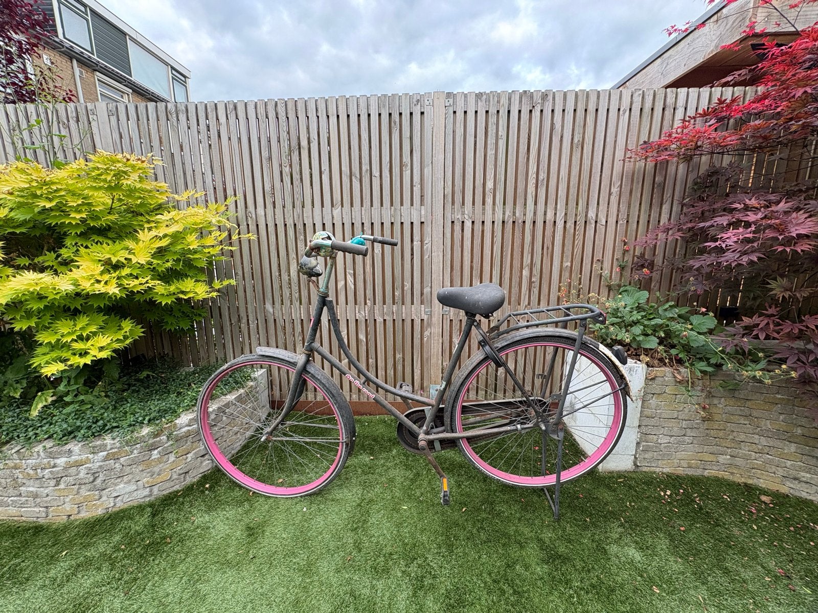 T.E.A.B. Gebruikte damesfiets met roze velgen, Ophalen, Gebruikt
