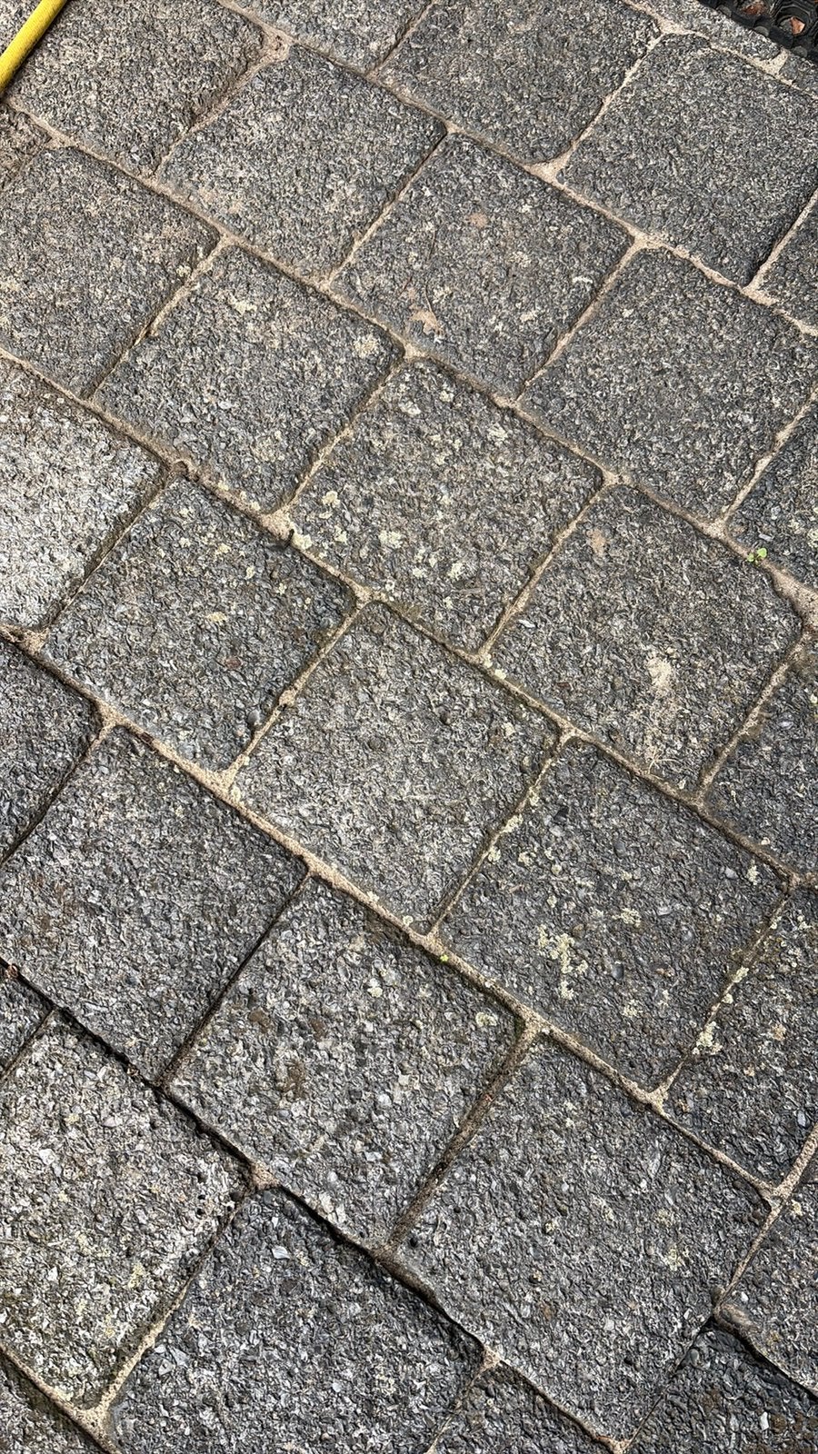 Gratis af te halen; Circa 25 vierkante meter koperslakkeien., Ophalen, Zo goed als nieuw, Beton, Klinkers
