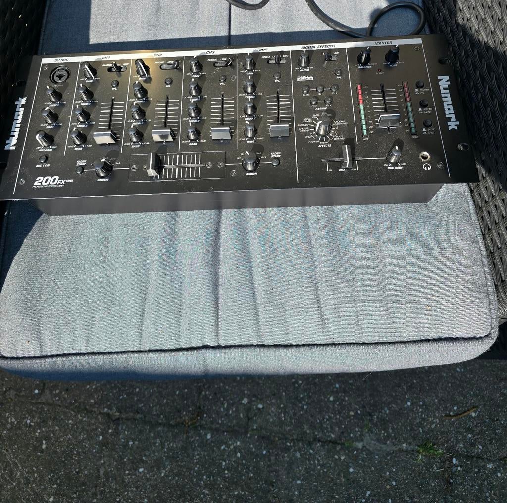 Numark 200 fx mixer, Muziek en Instrumenten, Standaards, Ophalen