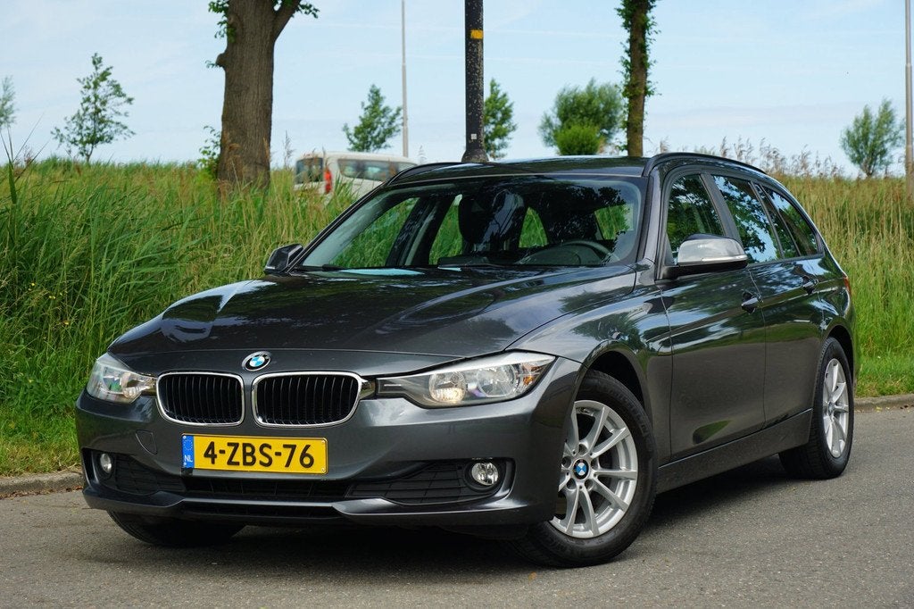BMW 3-serie Touring 316i Business Plus | Mineralgrau metalli, Auto's, BMW, Gebruikt, 4 cilinders, Handgeschakeld, 1100 kg