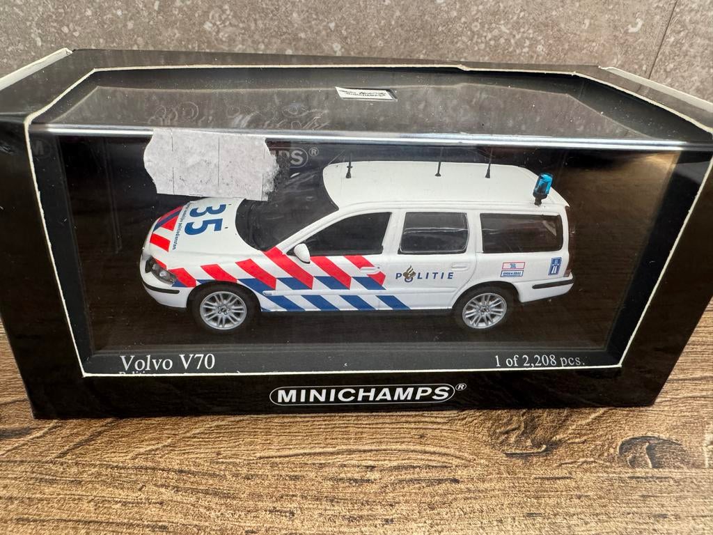 Minichamps Volvo V70 politie 1/43, Hobby en Vrije tijd, Ophalen of Verzenden, Nieuw, Auto, MiniChamps