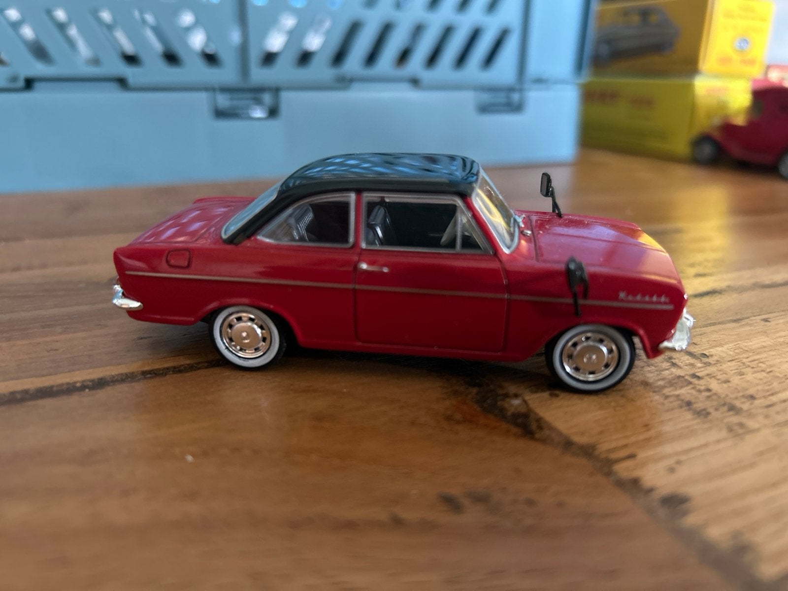 Rode modelauto Opel Kadett B Coupé - Schaalmodel, Ophalen of Verzenden, Gebruikt, Auto