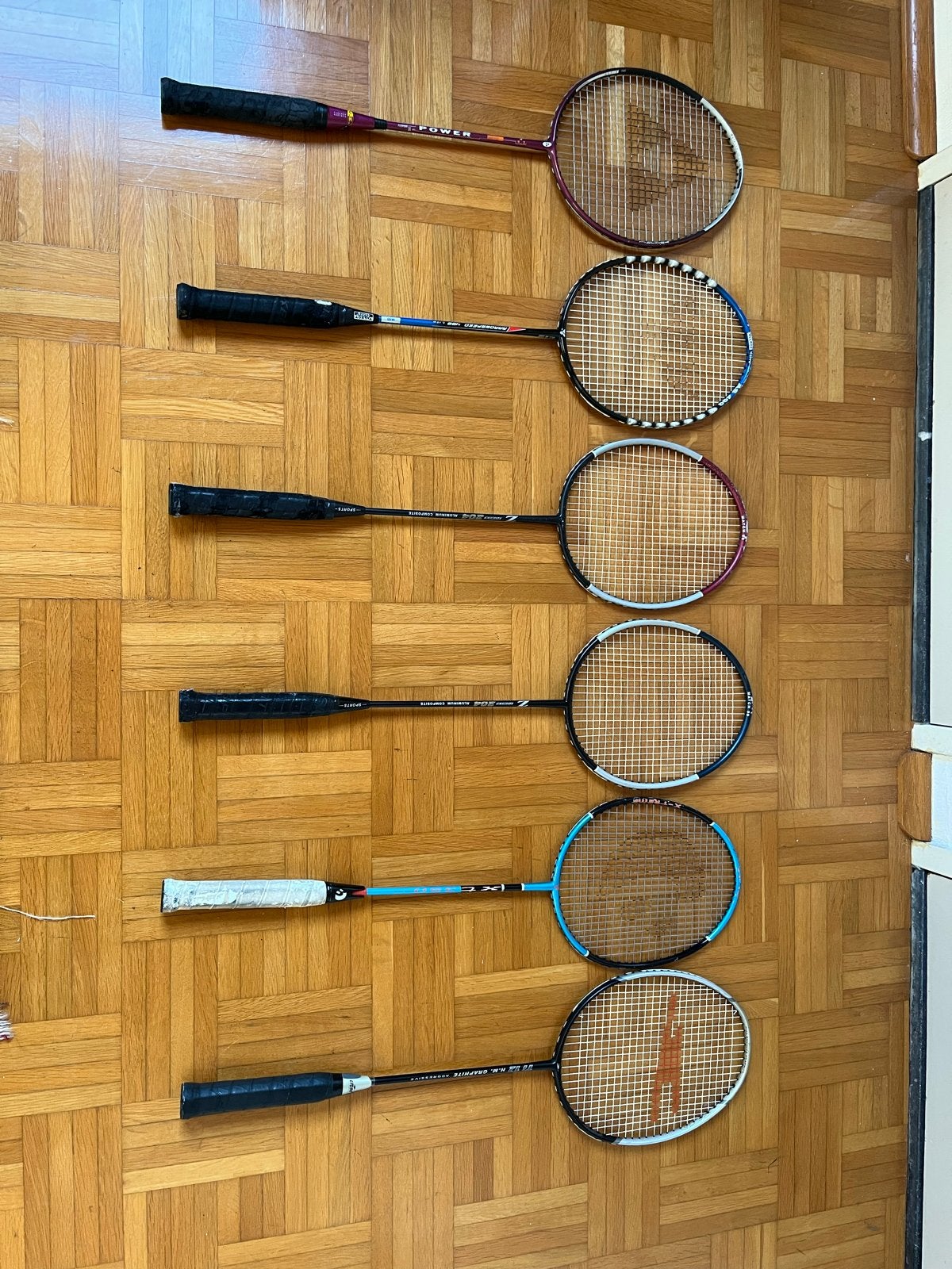 6 Badminton rackets met hoezen, waarvan 2 dubbele hoezen, Sport en Fitness, Ophalen of Verzenden, Gebruikt, Racket(s)