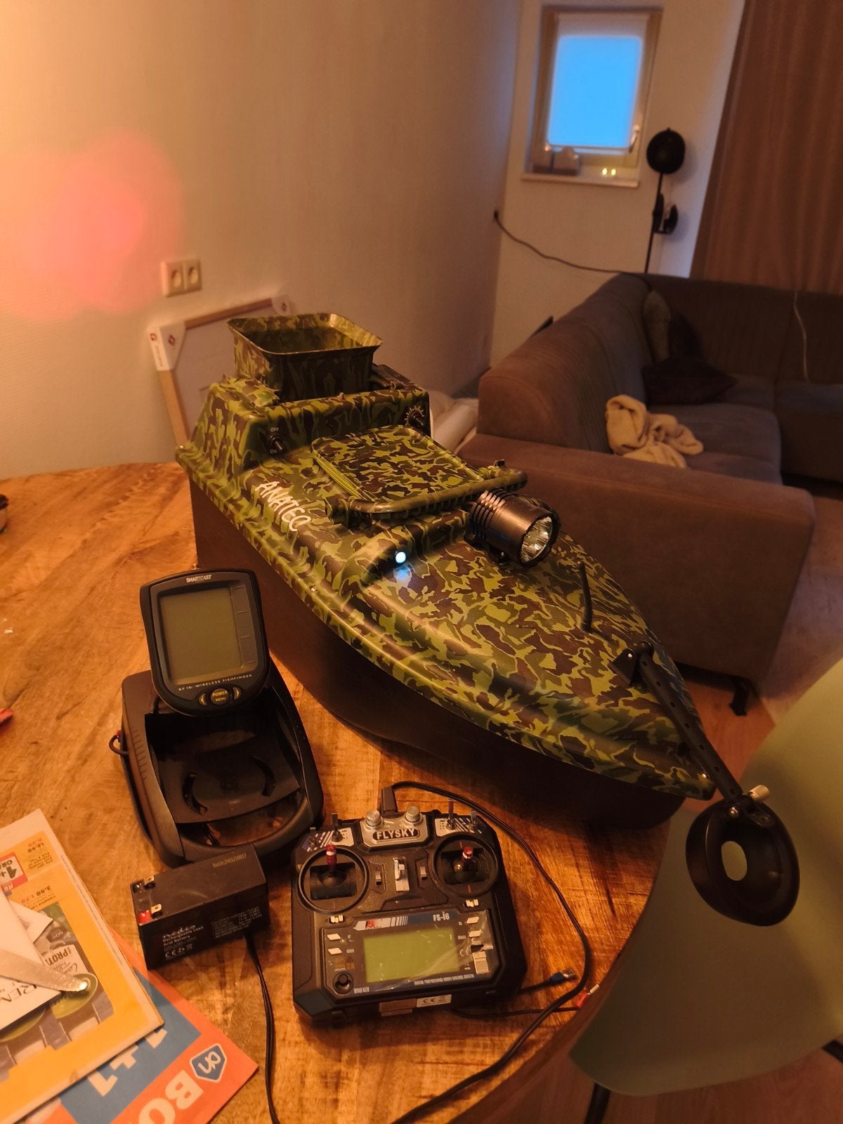 Anatec Mono voerboot, incl Fishfinder en Flysky handzende, Ophalen of Verzenden, Gebruikt, Overige typen