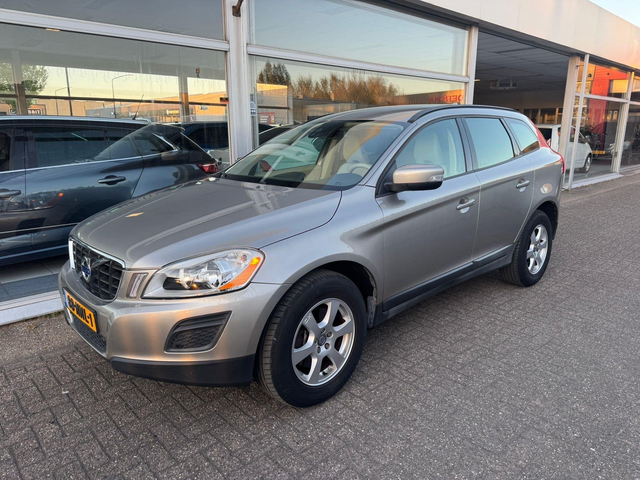 Volvo XC60 2.0T Kinetic | 2e eigenaar | NAP | Automaat | Ach, Auto's, Euro 5, Stof, 4 cilinders, Origineel Nederlands
