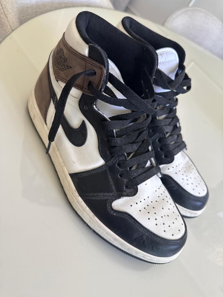Nike Air Jordan 1 Retro High OG Dark Mocha, Ophalen of Verzenden, Gedragen, Bruin, Sneakers of Gympen