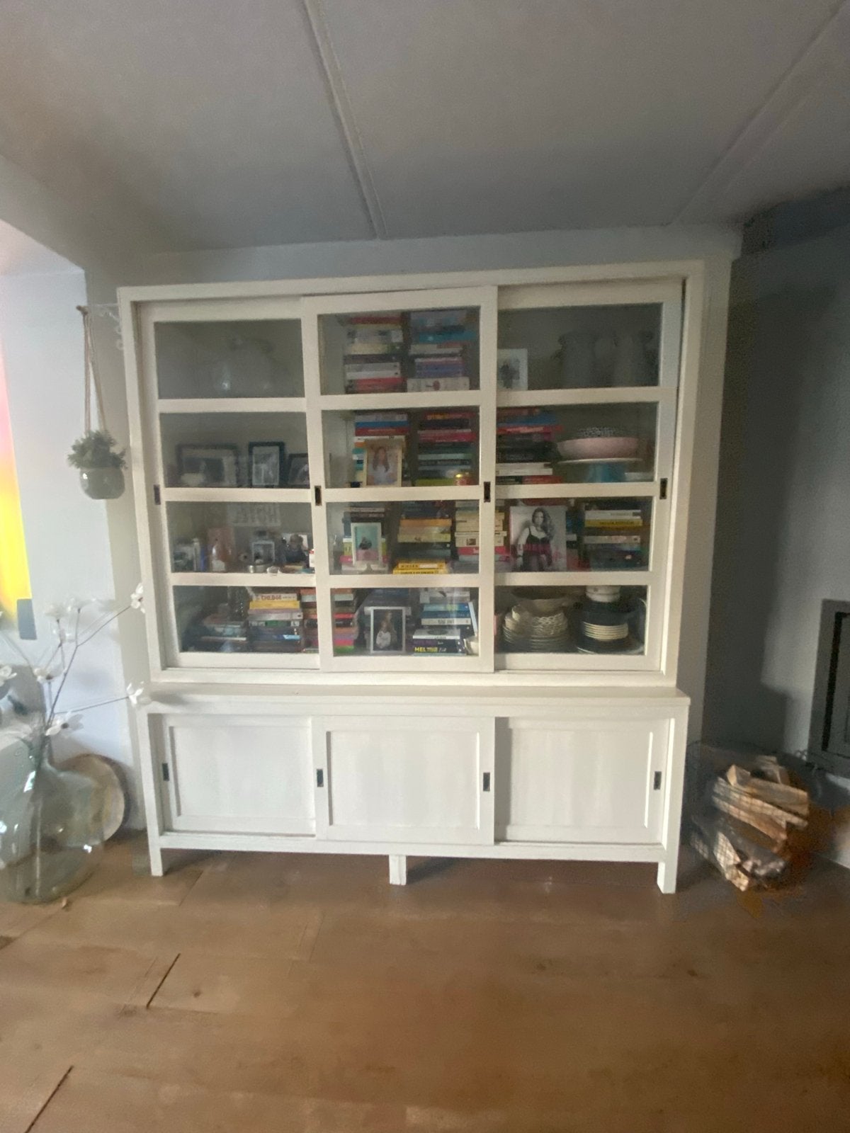 Witte teakhouten buffetkast met schuifdeuren, vitrinekast, Ophalen, Gebruikt, 200 cm of meer, 150 tot 200 cm