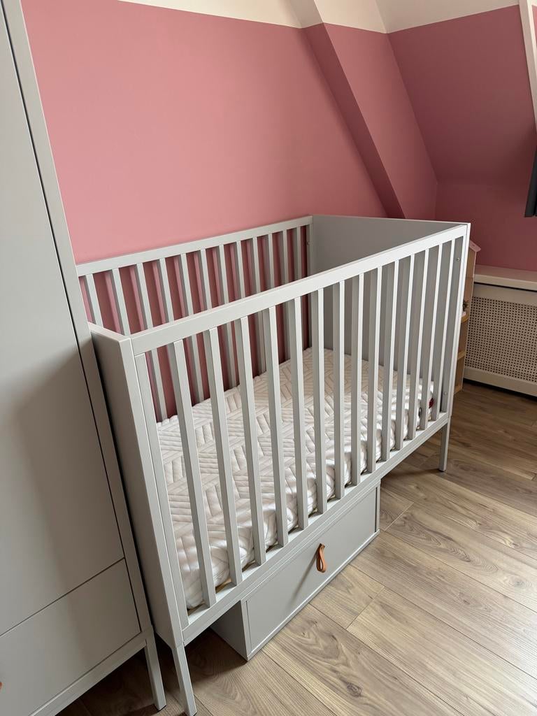 Kidsmill Amy babykamer set - Ledikant, Commode, Kledingkast, Ophalen, Zo goed als nieuw, Jongetje of Meisje