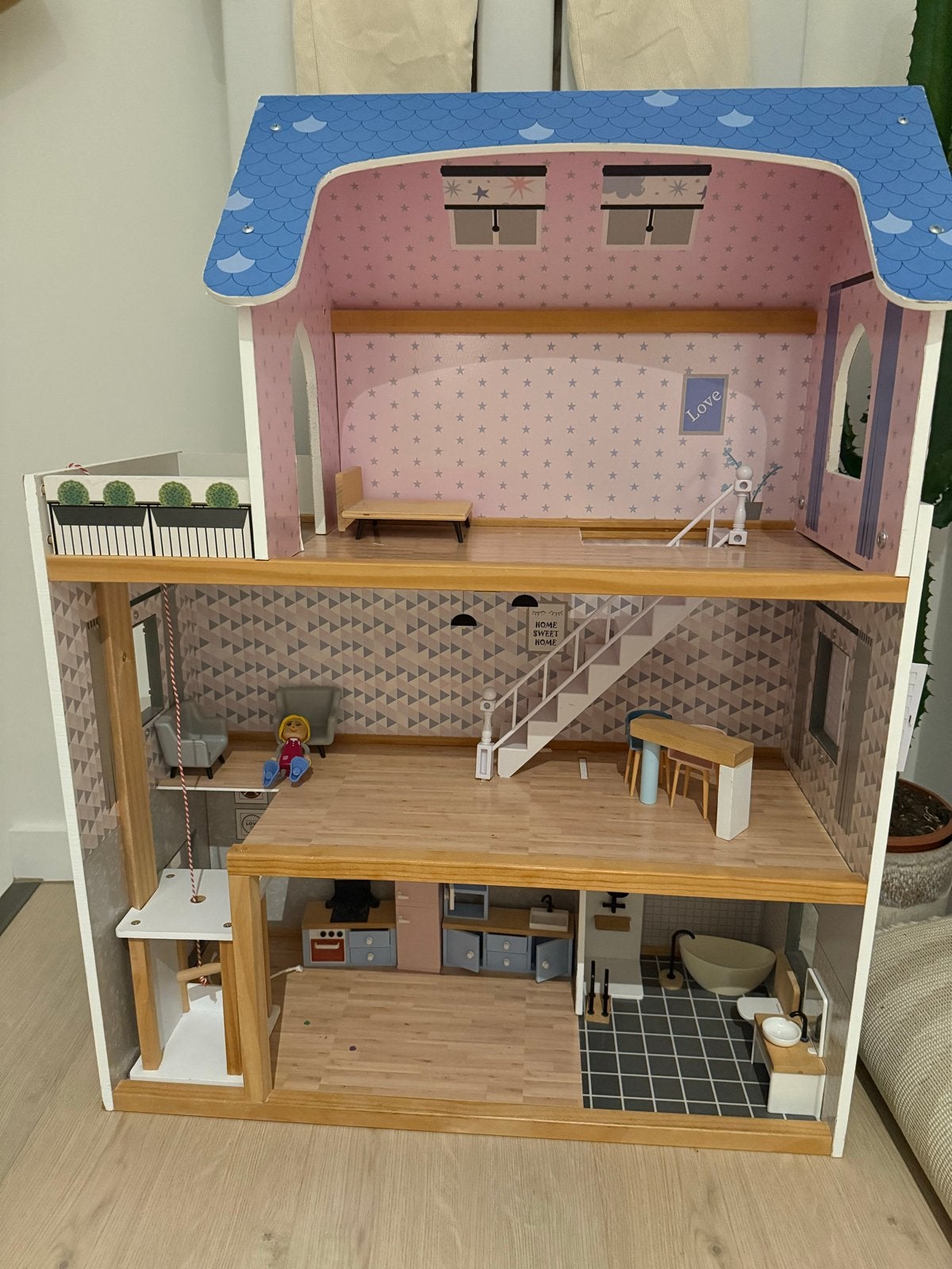 Groot Houten Poppenhuis met Meubels - Zo Goed als Nieuw, Ophalen, Zo goed als nieuw, Poppenhuis