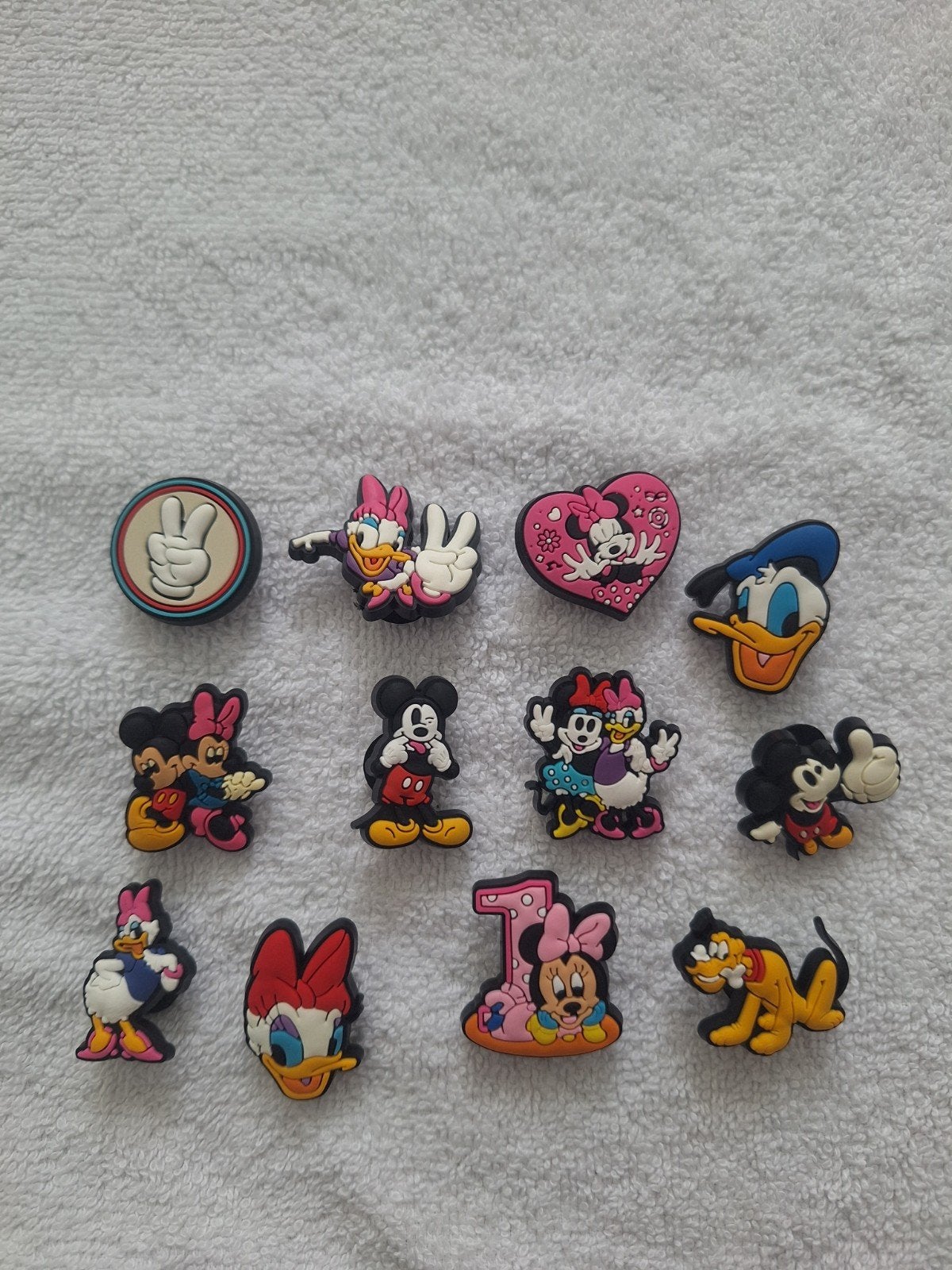 12 Mickey Mouse en vrienden schoen charms, Verzenden, Mickey Mouse, Nieuw, Overige typen