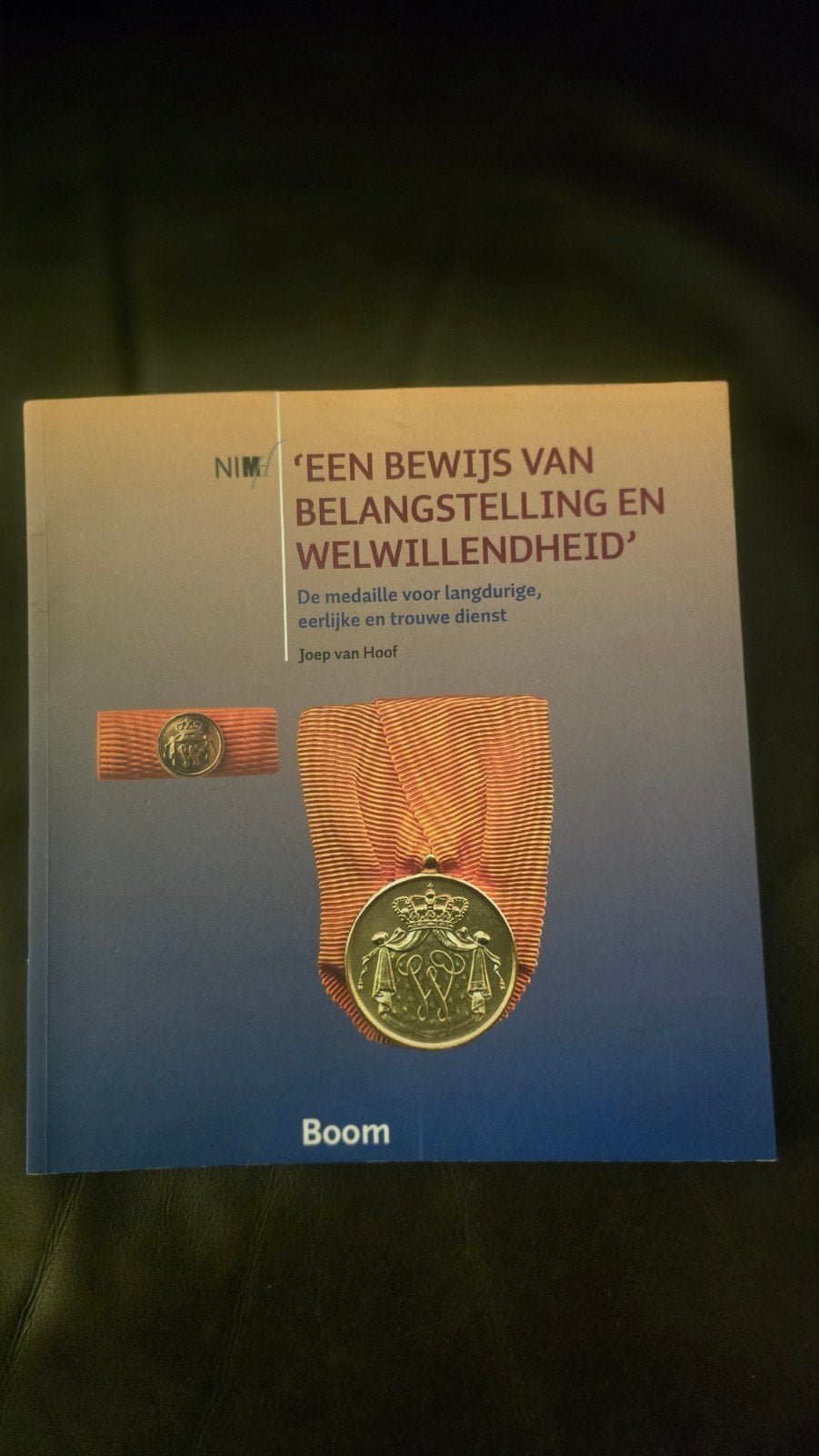 Een Bewijs van Belangstelling en Welwillendheid, Joop van Hoof, Niet van toepassing, Ophalen of Verzenden, Zo goed als nieuw