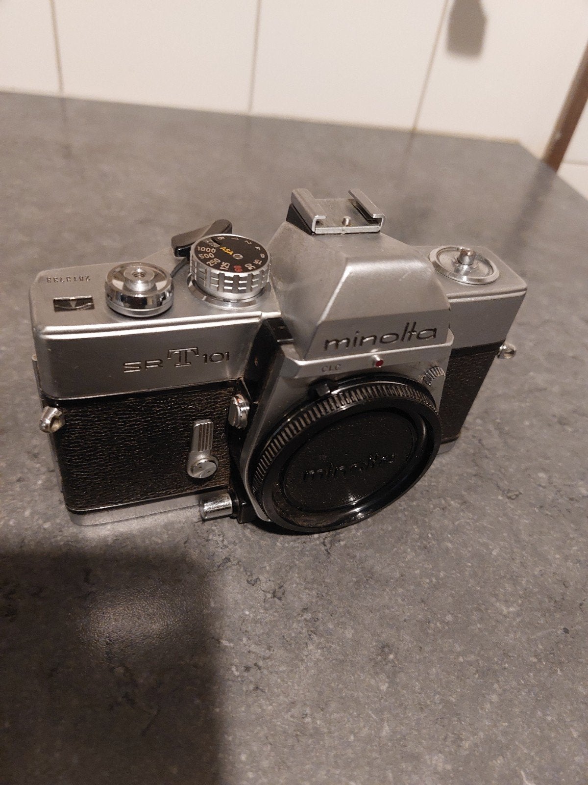 Minolta SR T 101 met schade - gaat niet open, Audio, Tv en Foto, Ophalen of Verzenden, Niet werkend, Spiegelreflex, Minolta