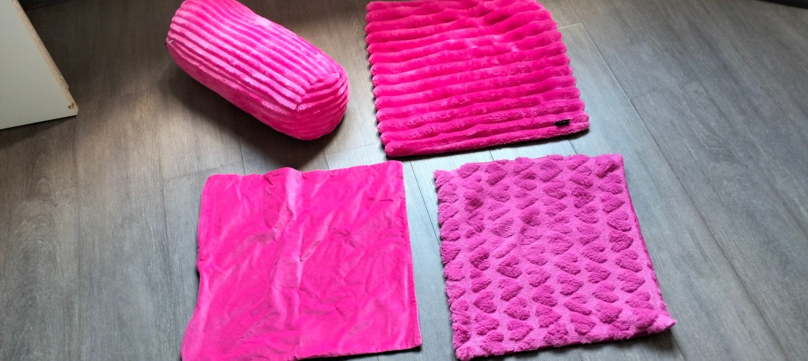 Roze sierkussens en rolkussen, zacht en decoratief, Overige merken, Gebruikt, Vierkant, Ophalen of Verzenden