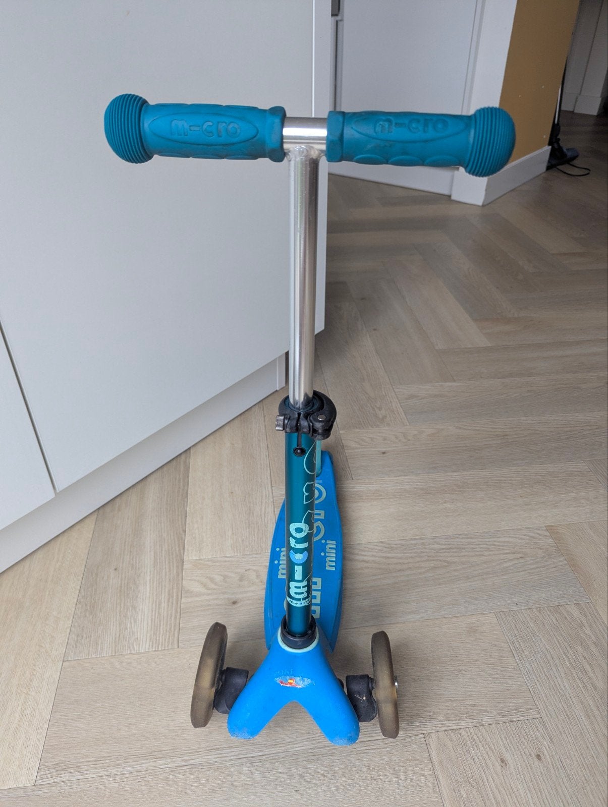 Micro Mini Deluxe step – blauw met ledwielen, Fietsen en Brommers, Steps, Ophalen, Gebruikt, Gewone step, Micro